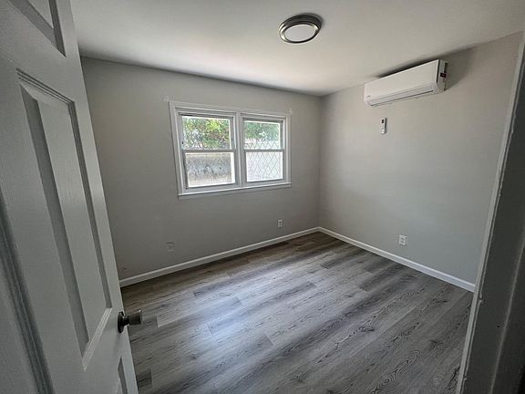 3rd image of 14 Washington Ave