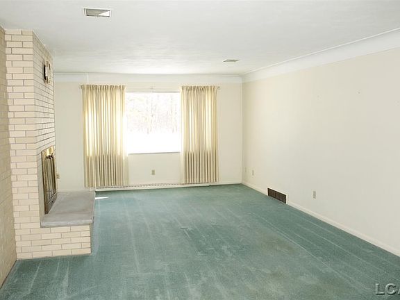3rd image of 557 W River St