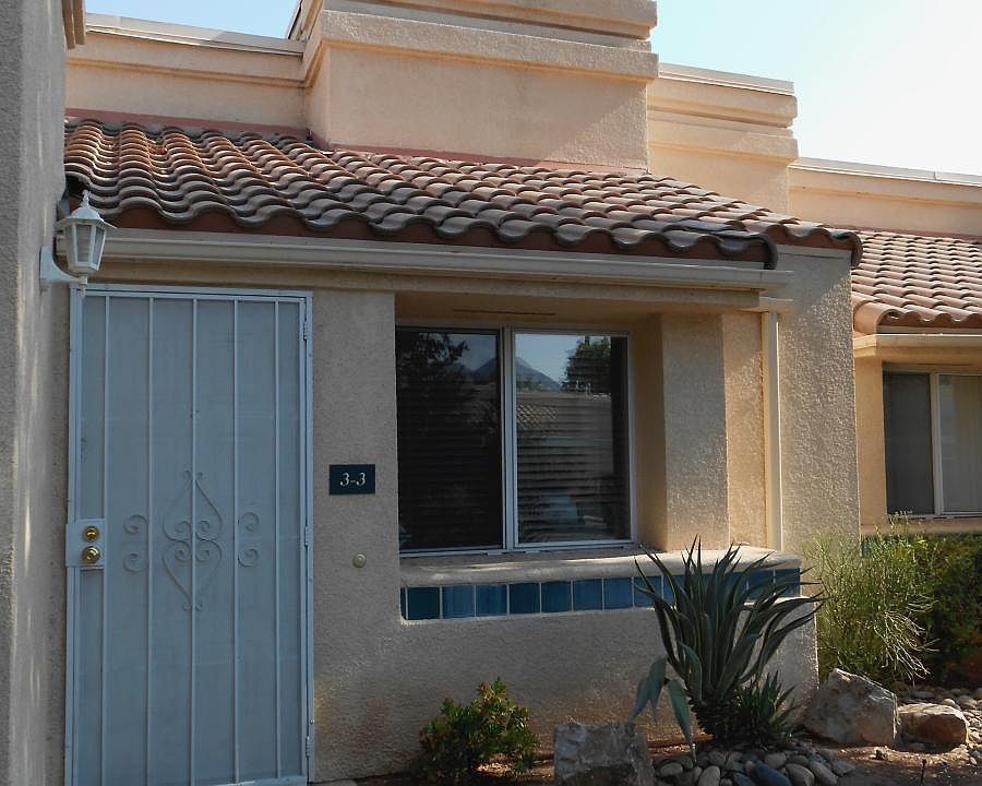 South facing front door, outside maintenance/landscaping completed by HOA