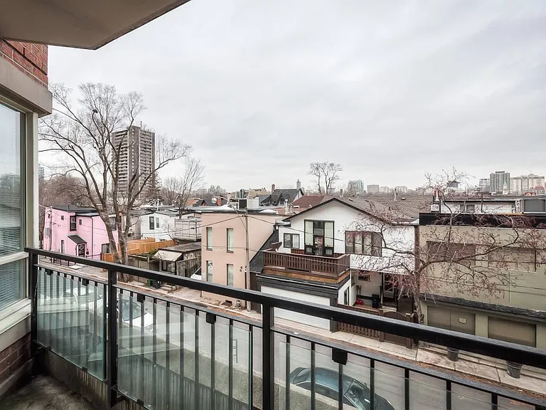 77 McMurrich St #307-U307 — Photo 17