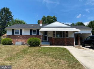 28 Fairmount Dr, Glassboro, NJ 08028