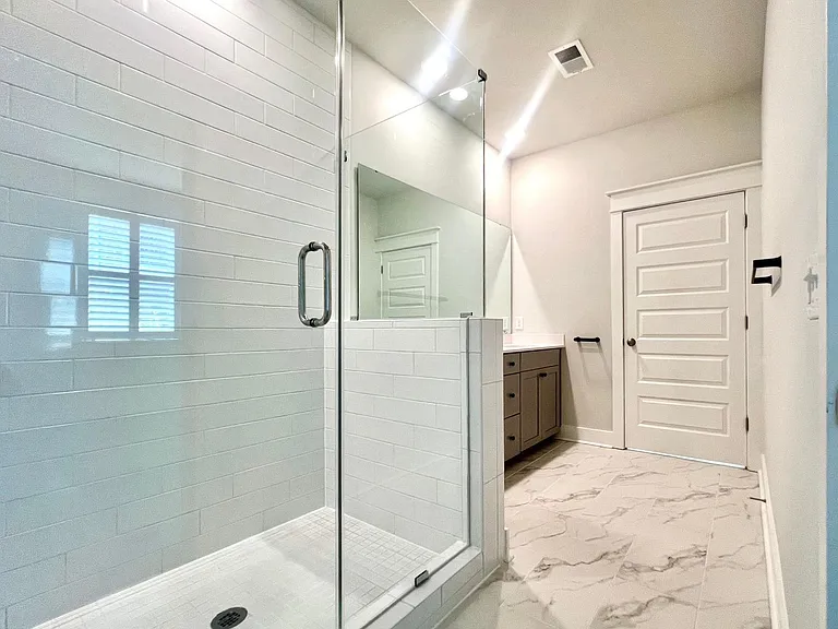 1510 Martel St — Photo 15
