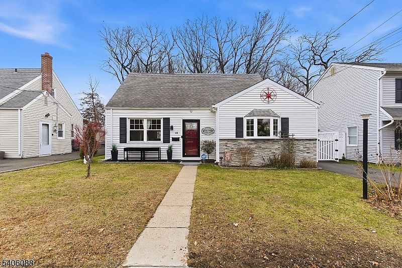 1st image of 44 Kaywin Ave