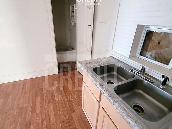 5th image of 1419 E North St