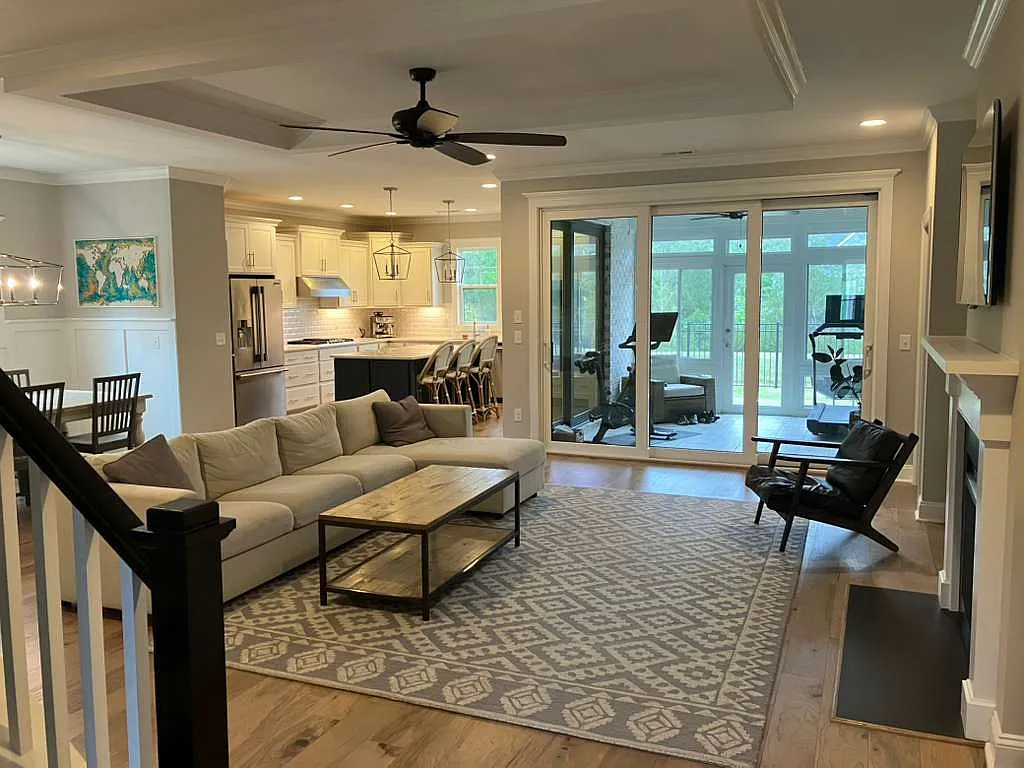 8105 Barstow Ln — Photo 4