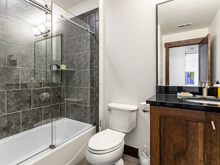 924 W Abigail Dr — Photo 20