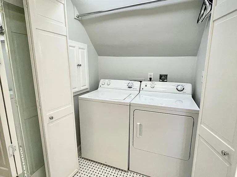 1070 City Park Ave — Photo 27
