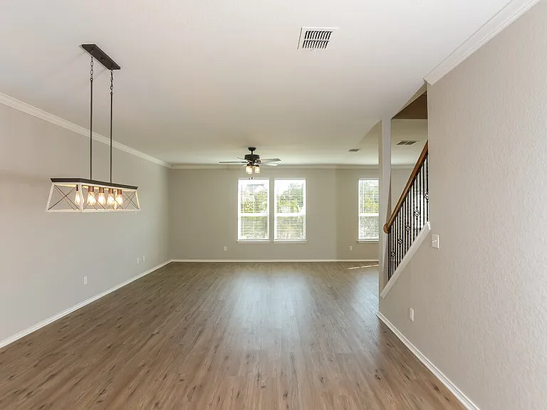 27402 Emilie Cyn — Photo 5