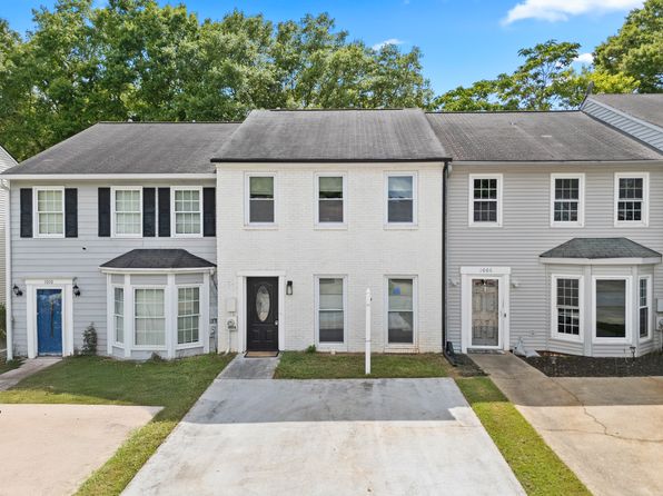 1008 Windy Oaks Ct SE