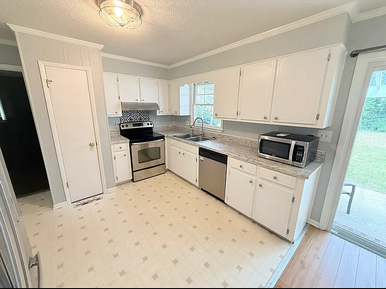 129 Lee Dr — Photo 8