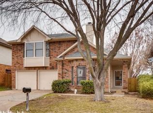 827 Foxridge Dr, Arlington, TX 76017