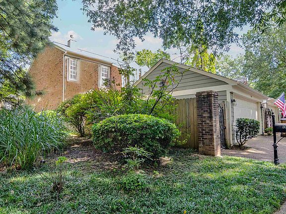2nd image of 2054 Romford Ln #2054