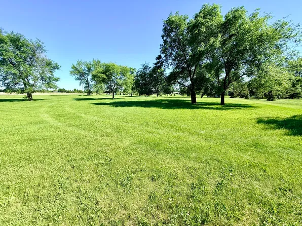 2520 Quail Run Blvd, Aberdeen, SD 57401