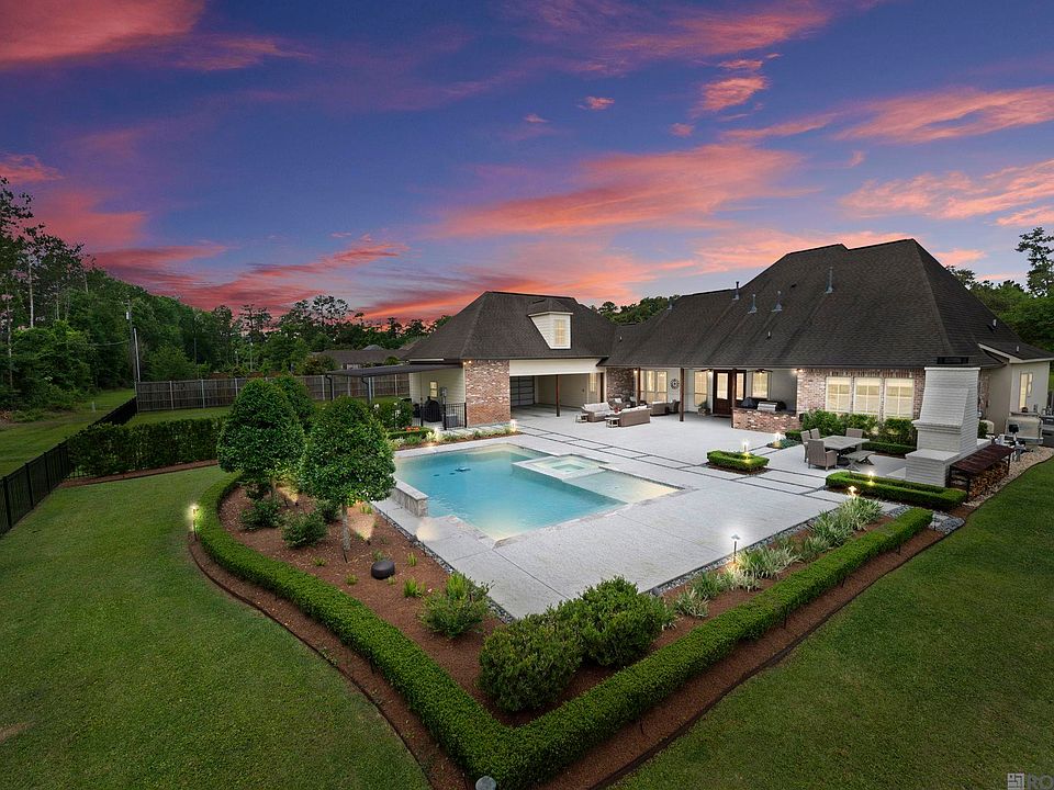 1st image of 8242 Wildwood Dr