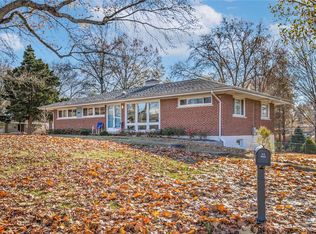 8800 Hemingway Dr, Saint Louis, MO