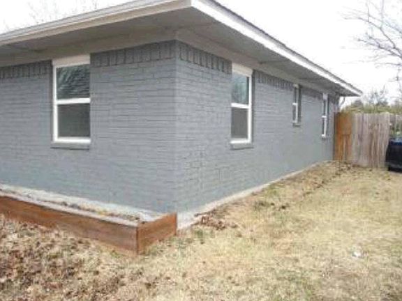 4th image of 200 E Willow Ln