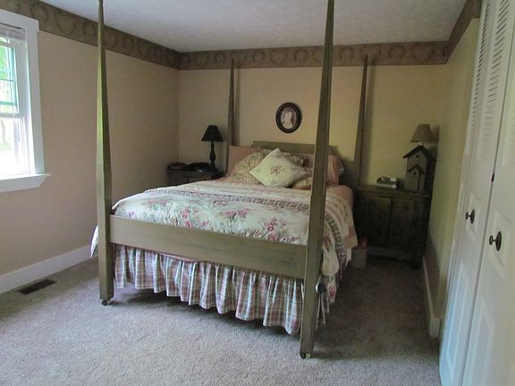 3rd image of 235 Terre Hill Dr