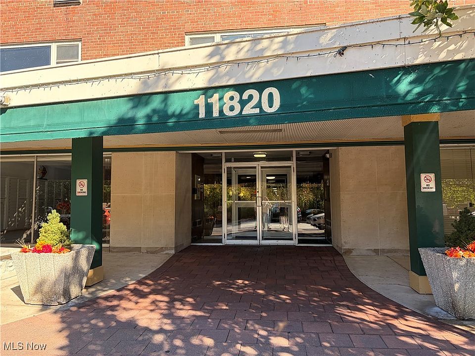 1st image of 11820 Edgewater Dr APT 421