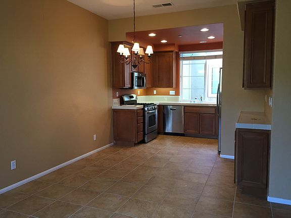 5th image of 763 Hatfield Dr