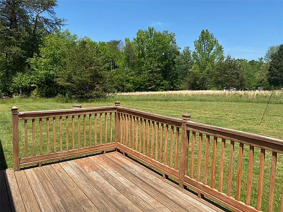 4th image of 1623 Lakeview Dr