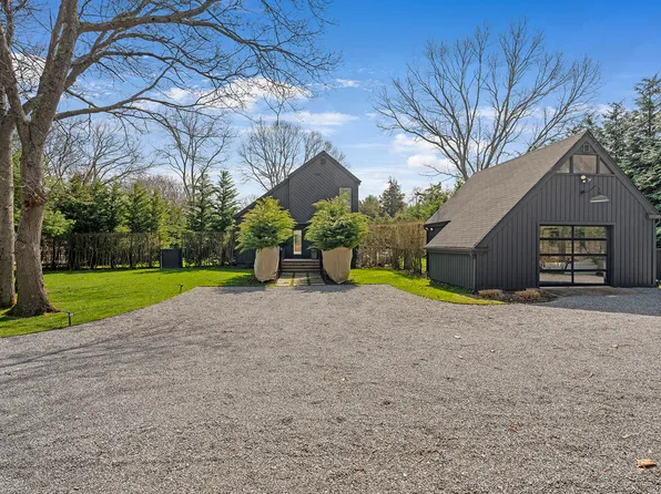 50 Manor Ln N, East Hampton, NY 11937
