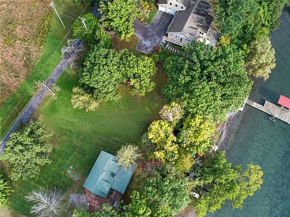 4th image of 8089 Bainbridge Beach Rd