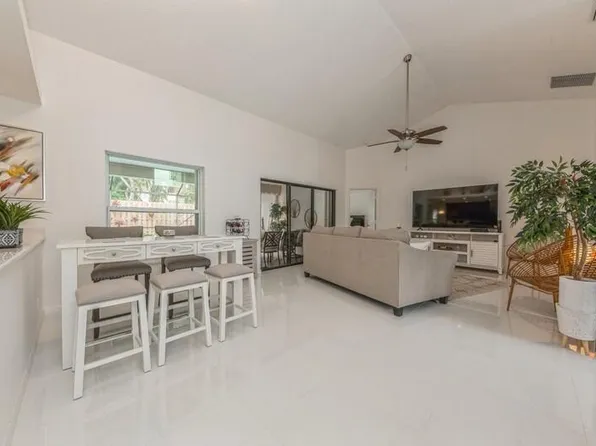 15 Dogwood Circle, Boynton Beach, FL 33436