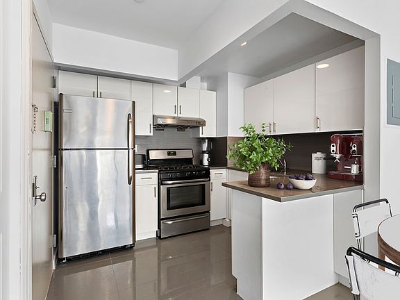 3rd image of 371 W 126th St #4F