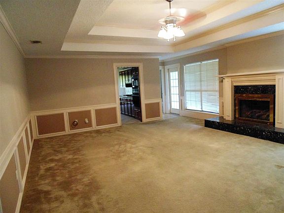 4th image of 90 Piney St