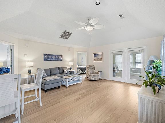 5th image of 820 9th Ave. S Unit 21