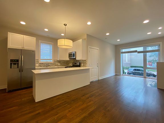 2nd image of 3508 N Sacramento Ave APT 2S