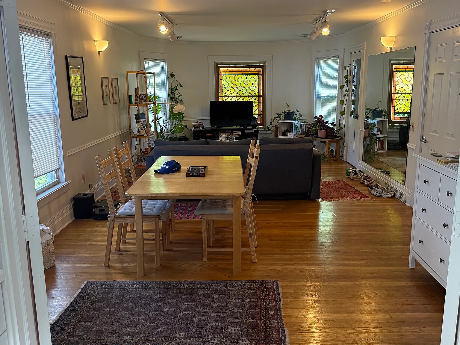 3 bed, 1750 sqft, $2,185 — Photo 4