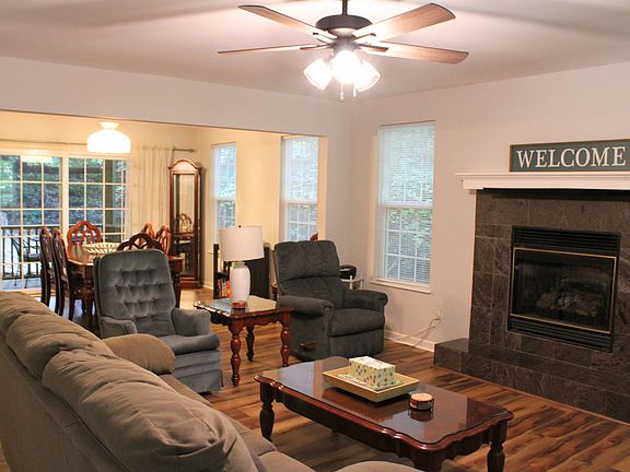 5th image of 102 Mecklenburg Cir