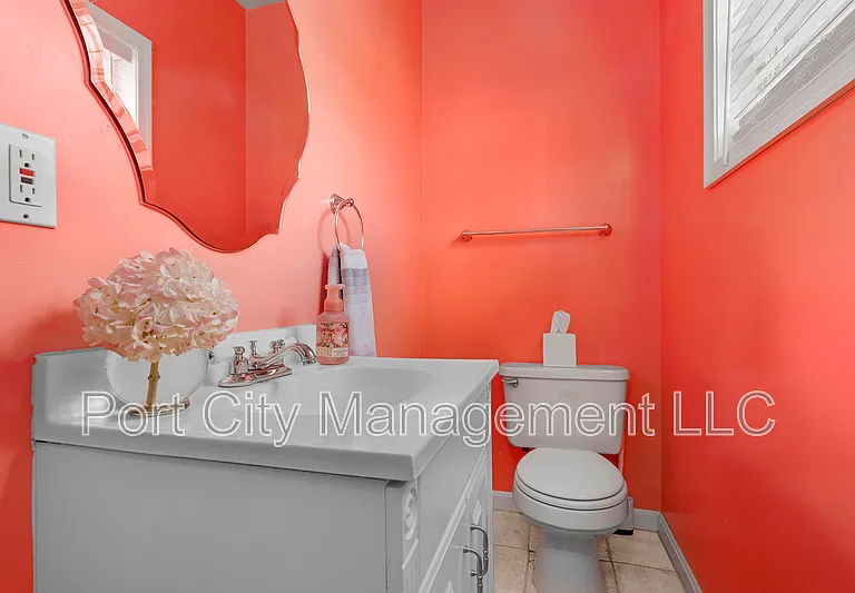 710 S East Ave — Photo 19
