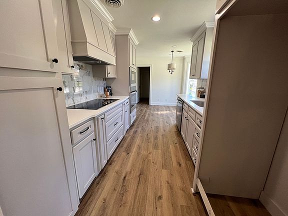 5th image of 540 Dunmoreland Dr