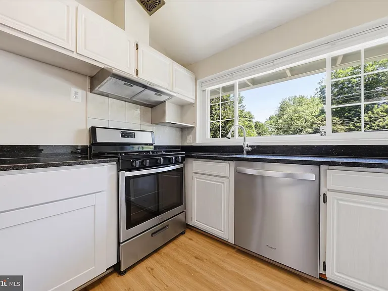 1608 Westmoreland St — Photo 10