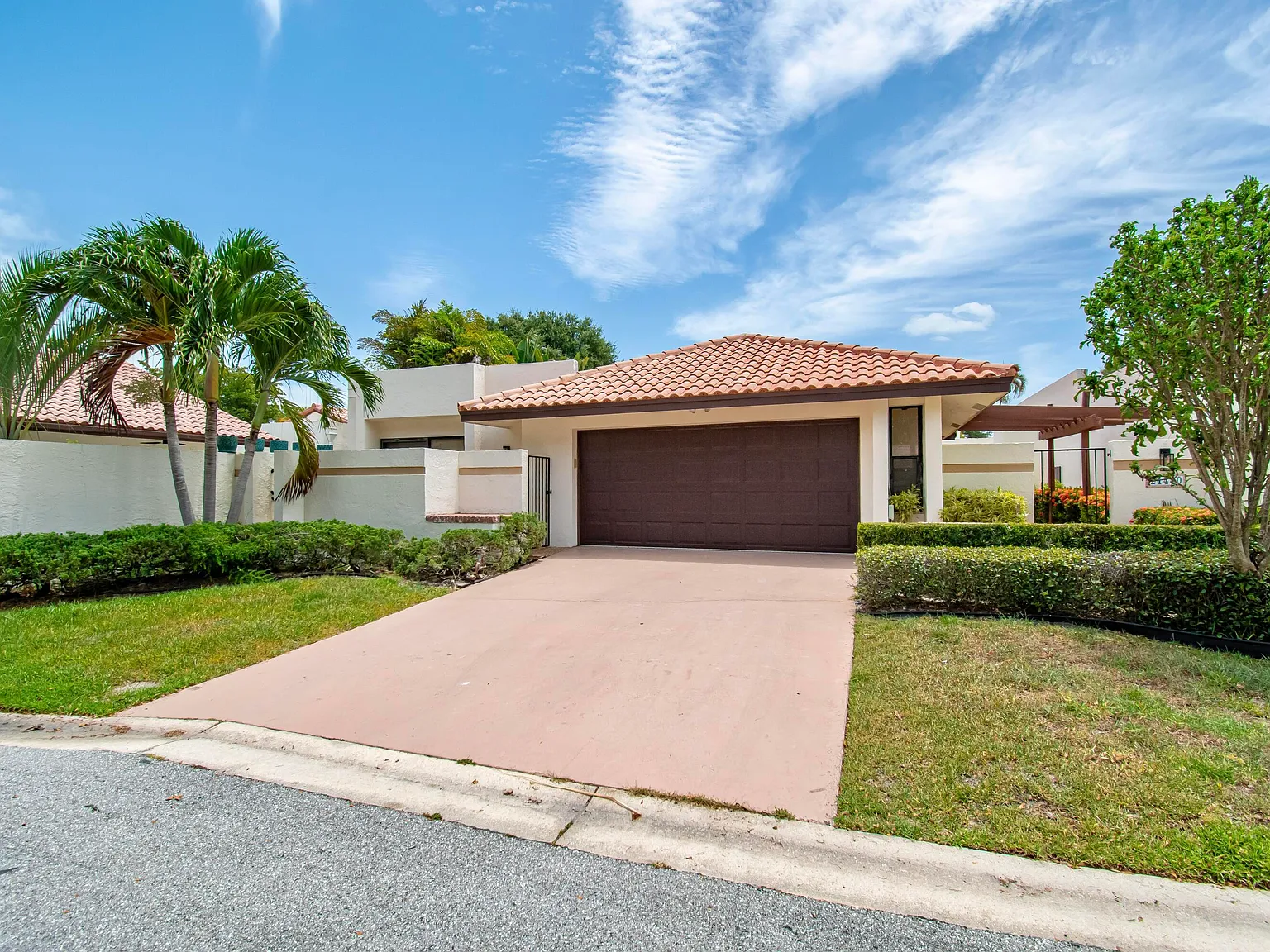 3 bed, 2.0 bath, 1921 sqft, $4,950 — Photo 2