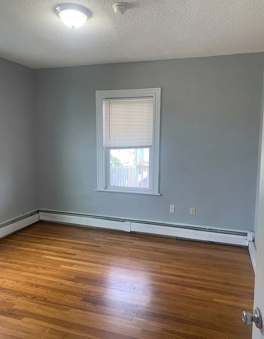 3 bed, 1.0 bath, 1000 sqft, $2,750 — Photo 3