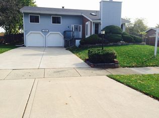 239 Sterling Ct, Bloomingdale, IL 60108