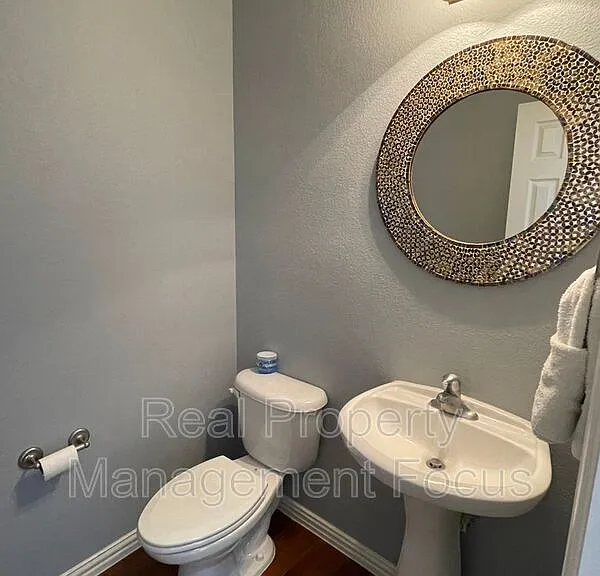 4645 Penelope Ln — Photo 10