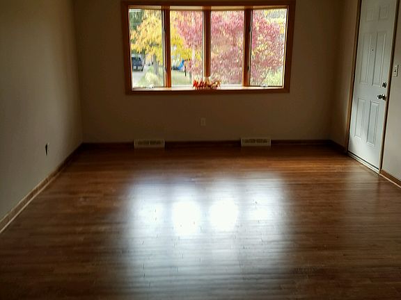 5th image of 1093 Warren Dr