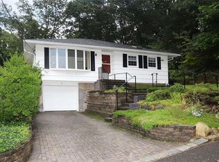 3 Crocus Ct, Huntington, NY 11743