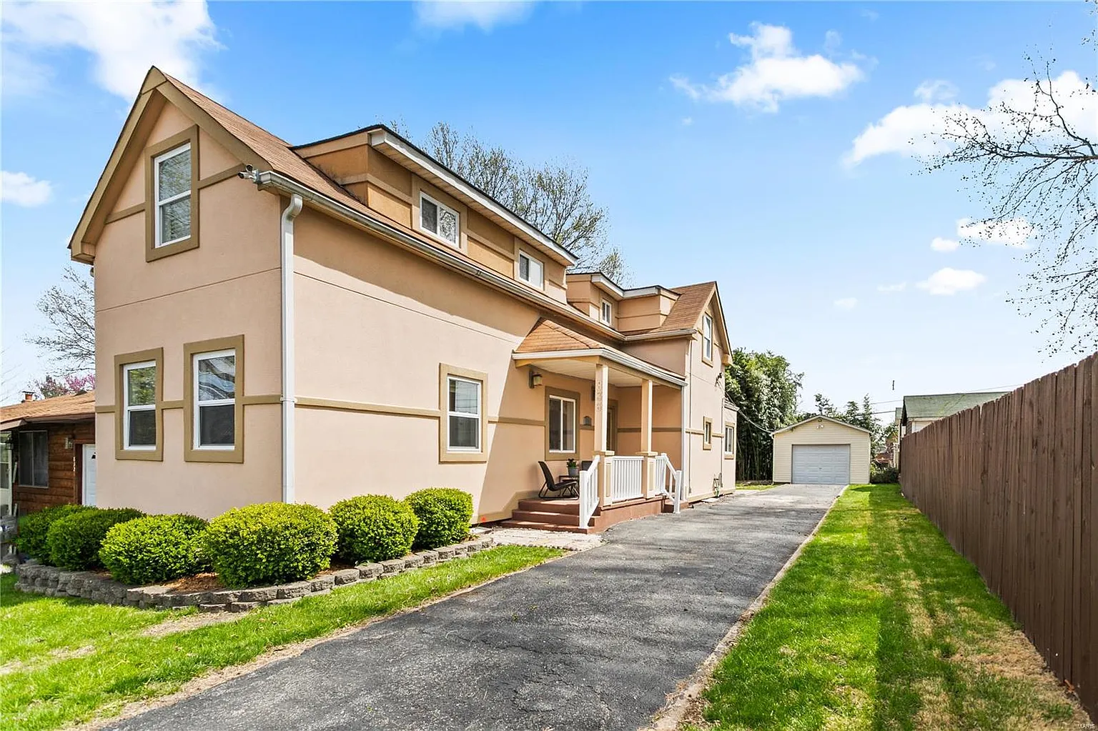 836 Regina Ave photo 1