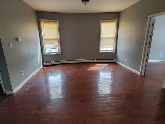 4th image of 186 Amherst St #2