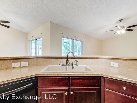 5th image of 52 Langdon Dr