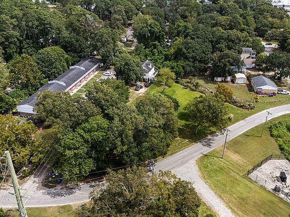 2nd image of 904 3rd Ave. N