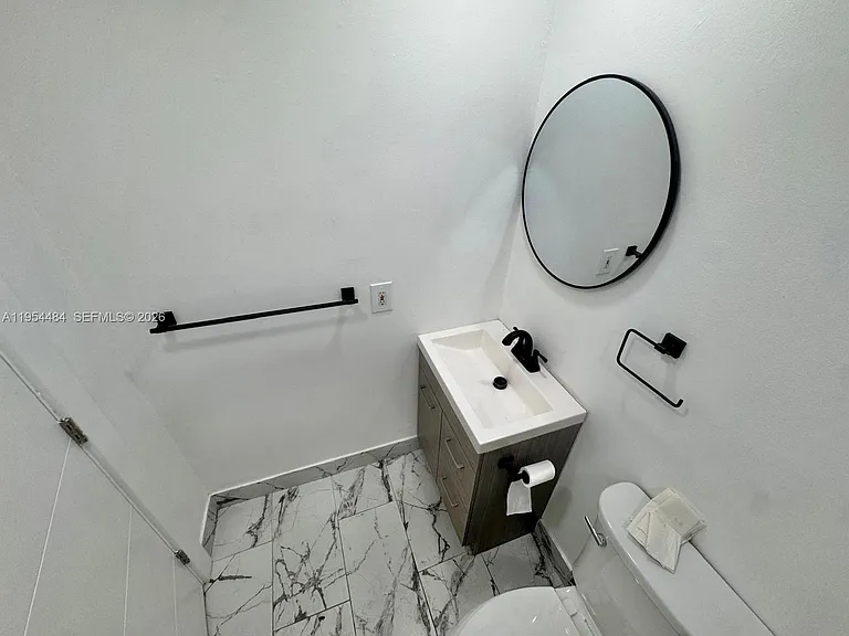 555 NE 70th St #STUDIO — Photo 9