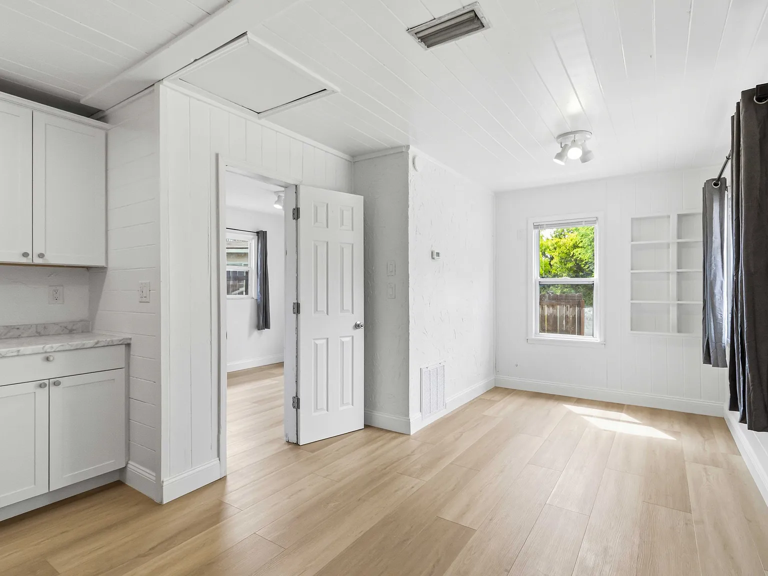 1 bed, 520 sqft, $1,300 — Photo 2