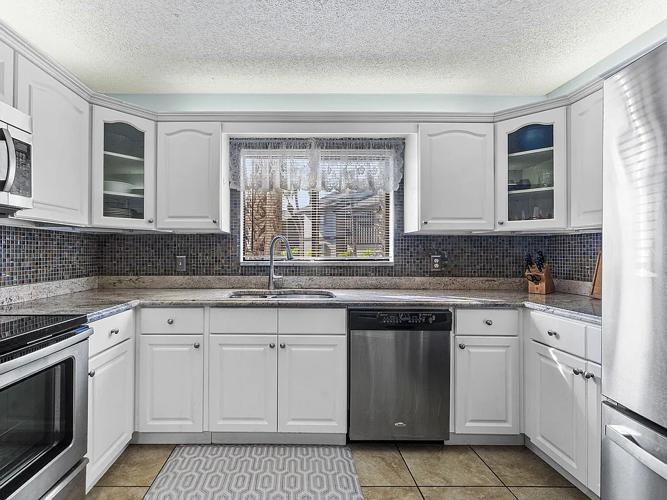 1611 Cabot Ln #3