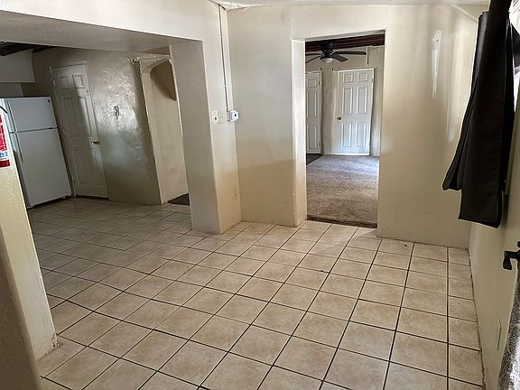 Entry way/ Dinning Room